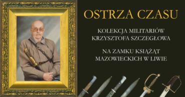 Mężczyzna w okularach, z wąsami i nożem na pasku, siedzi w złotej ramie, a w tle widoczny jest stonowany, niebieski pejzaż